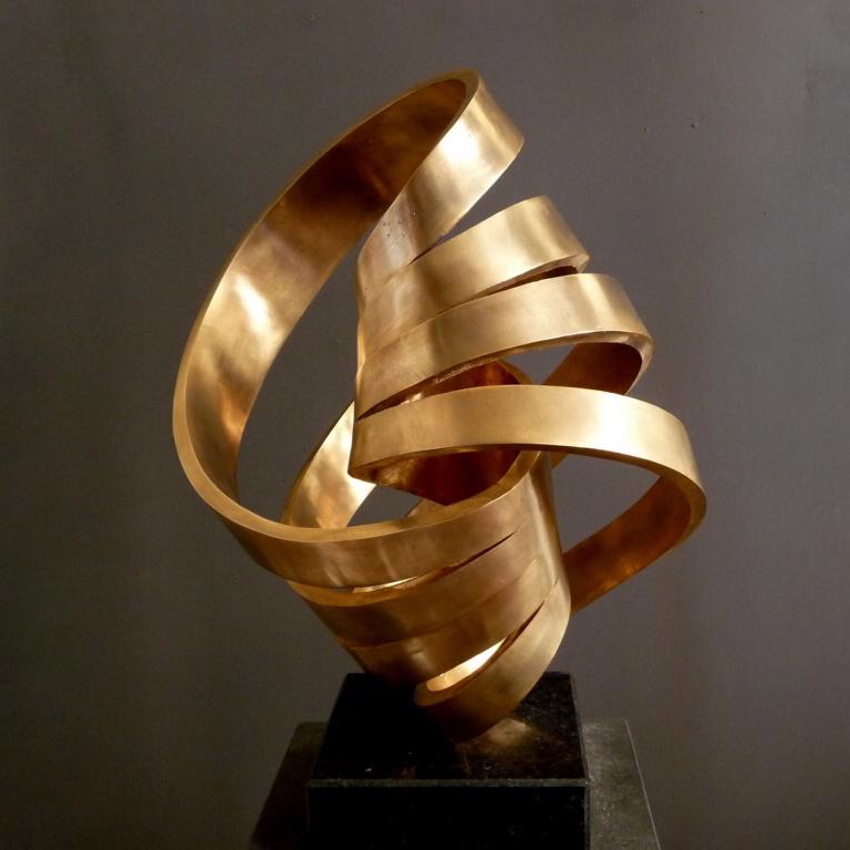 Georg Scheele "East West"The Philosophy Behind My Work My sculptures are an expression of the philosophical question: "Who am I?" They reflect the joy of discovery and the process of self-exploration. Each piece captures the essence of my inner journey, transforming spontaneous impulses into conscious movements that freeze a moment in time. My goal is to create forms that bring the viewer from stillness into stillness, bridging the emotional, intellectual, and spiritual dimensions.