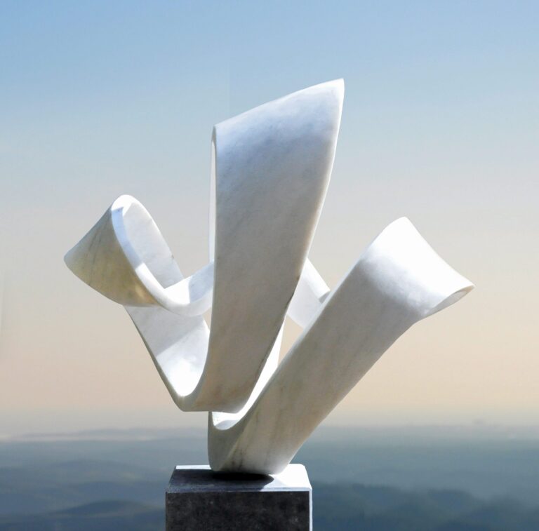 Goddess of infinity goddes of Infinity - Marble Sculpture - Georg Scheele